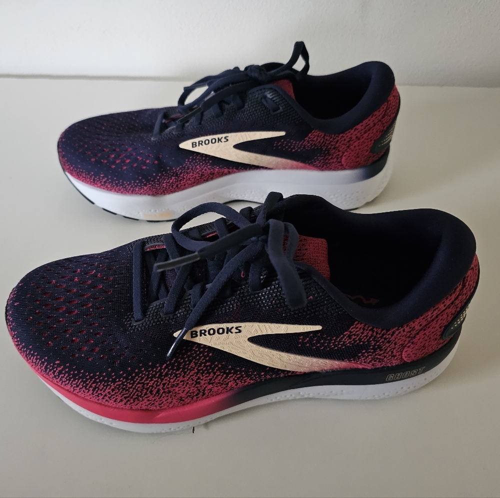 Brooks Ghost 16 neutral running shoes. 9.5 extra wide. Pink purple.